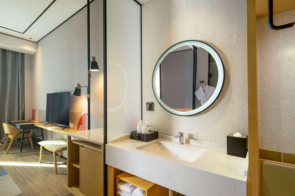 Hilton Garden Inn Shenzhen Airport,Enjoy 24-Hour One Way Free Delivery From Hotel To Shenzhen Baoan Airport On The Hour 선전 시 객실 사진